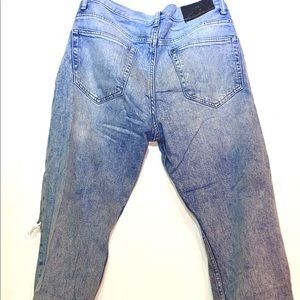 Ripped Light Blue Jeans Medium